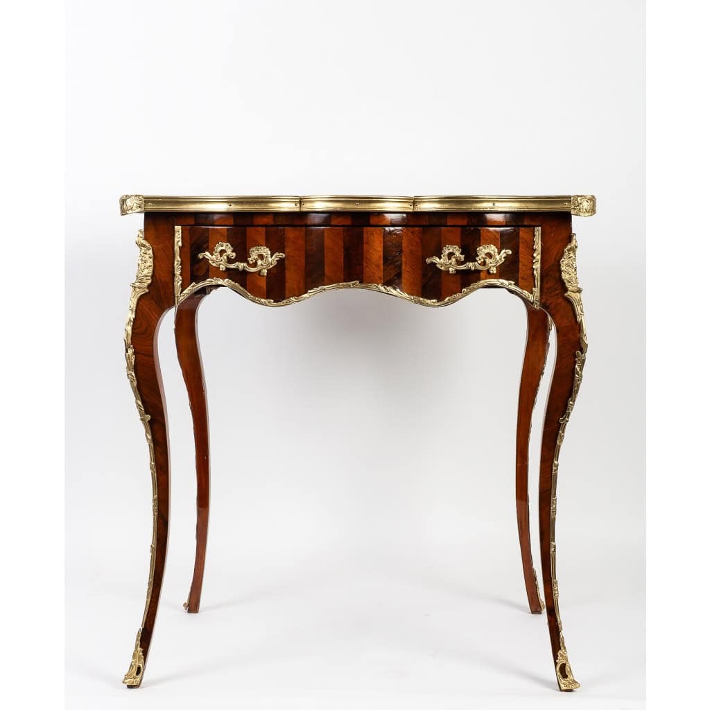 Table à écrire en Palissandre et Bois de Rose époque Napoléon III vers 1850-1870 Table à écrire en Palissandre et Bois de Rose époque Napoléon III vers 1850-1870