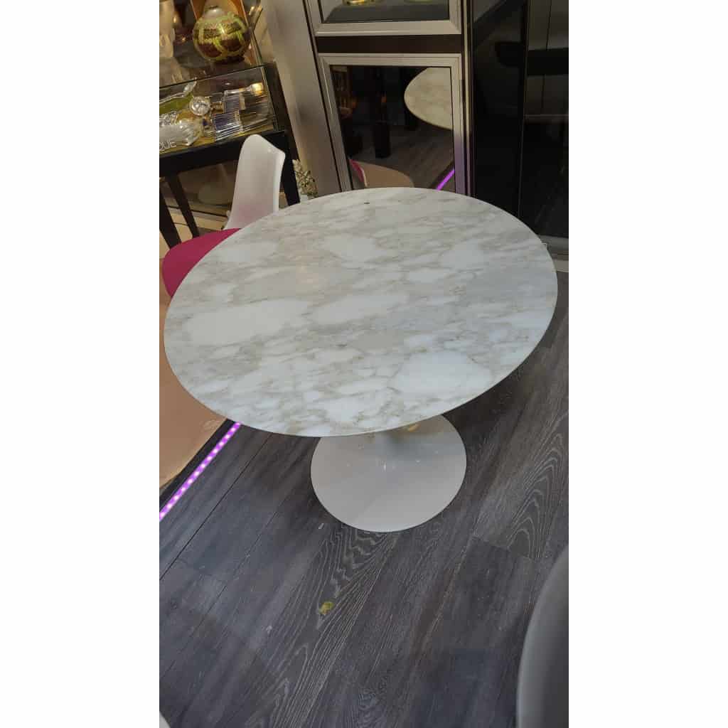 Table Saarinen en marbre Calacatta ronde 91 cm Table Saarinen en marbre Calacatta ronde 91 cm