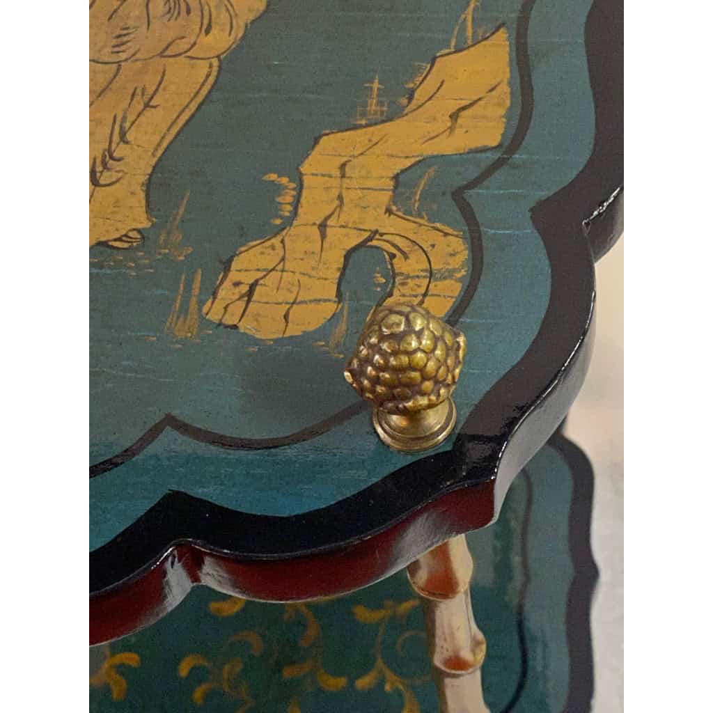 1950/70′ Guéridon Maison Baguès Décor Bambou en Bronze Doré Avec Plateaux Laque de Chine Vert/Bleu Et Or 1950/70′ Guéridon Maison Baguès Décor Bambou en Bronze Doré Avec Plateaux Laque de Chine Vert/Bleu Et Or