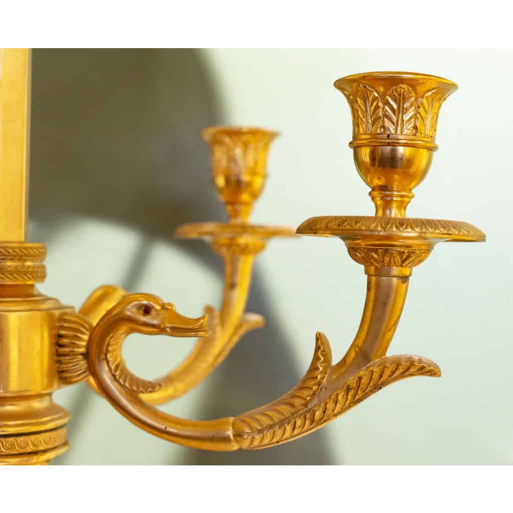 Paire de grandes lampes en bronze doré de style Louis XVI. Paire de grandes lampes en bronze doré de style Louis XVI.