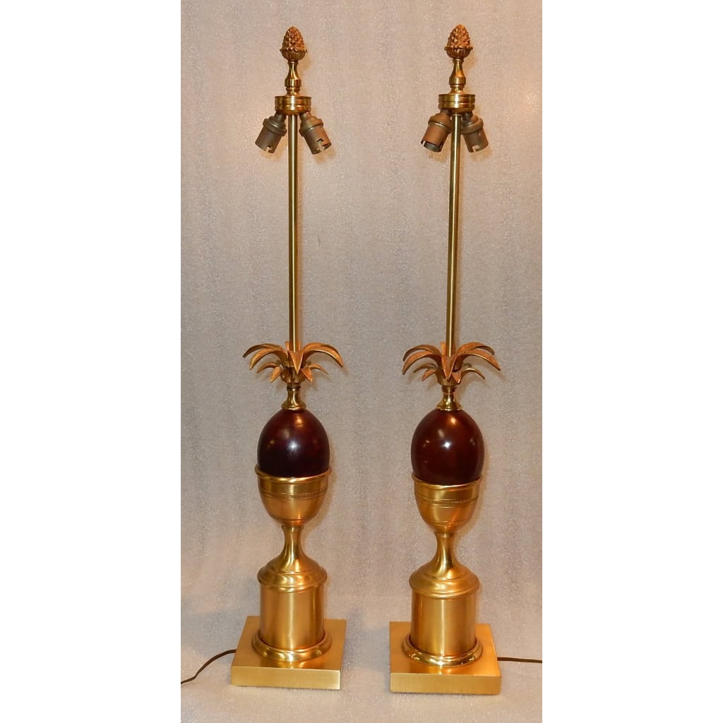 1970′ Paire De Lampes En Bronze Style Maison Charles Avec Oeuf En Bakélite Couleur Ambrée 1970′ Paire De Lampes En Bronze Style Maison Charles Avec Oeuf En Bakélite Couleur Ambrée