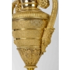 Paire de vases couverts en bronze finement ciselé patiné et doré époque Empire vers 1810 Paire de vases couverts en bronze finement ciselé patiné et doré époque Empire vers 1810