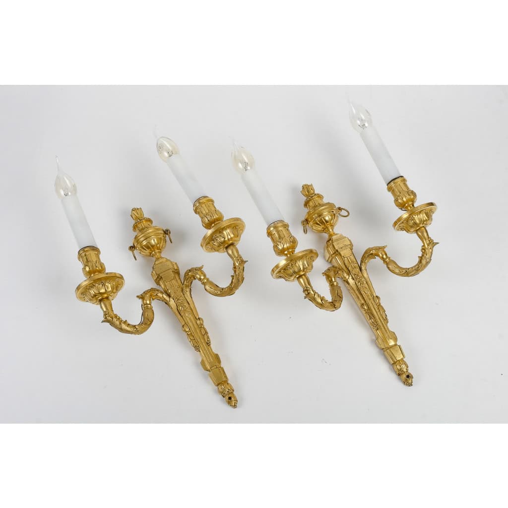 Paire d’appliques d’époque Louis XVI à deux bras de lumière en bronze doré vers 1780 MLD Antiquités|MLD Antiquités|MLD Antiquités|MLD Antiquités|MLD Antiquités|MLD Antiquités|MLD Antiquités|MLD Antiquités|MLD Antiquités||