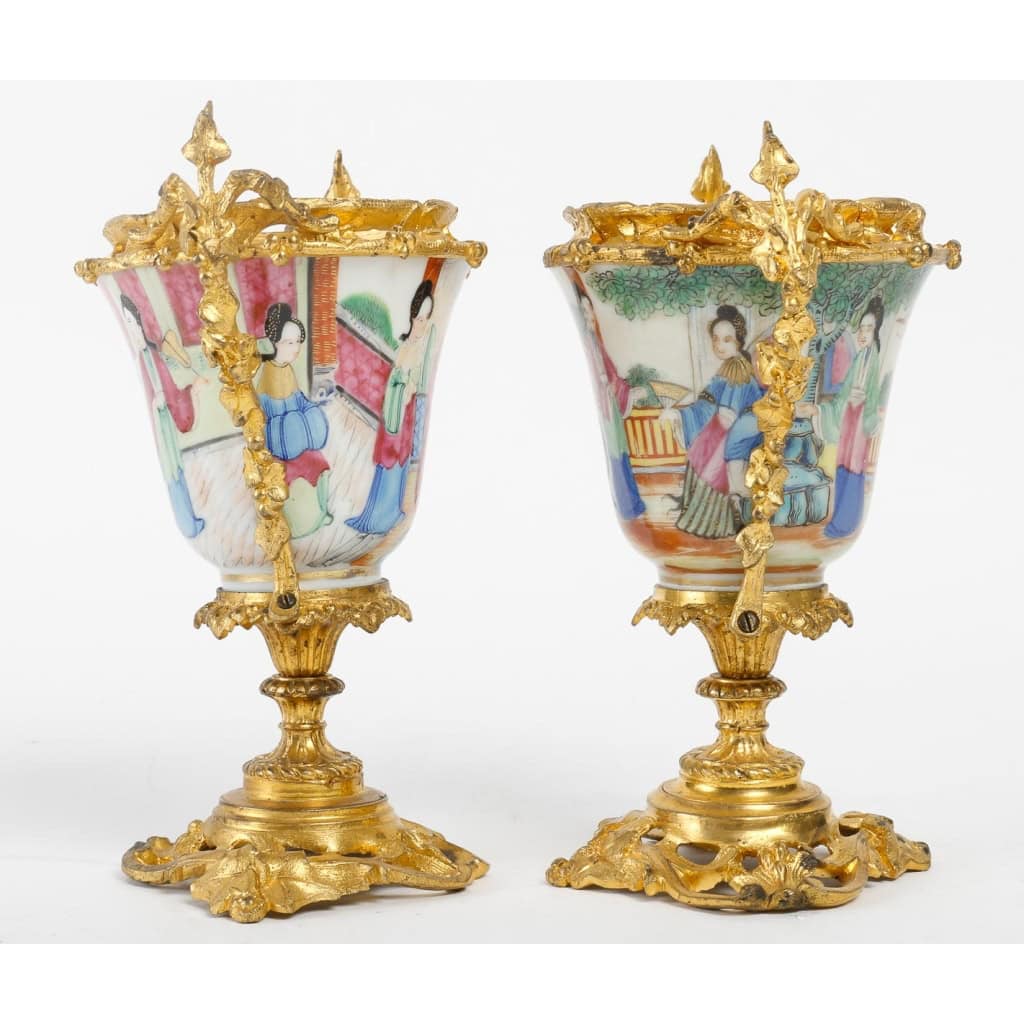 Une paire de vases en porcelaine chinoise fin XIXème siècle Une paire de vases en porcelaine chinoise fin XIXème siècle