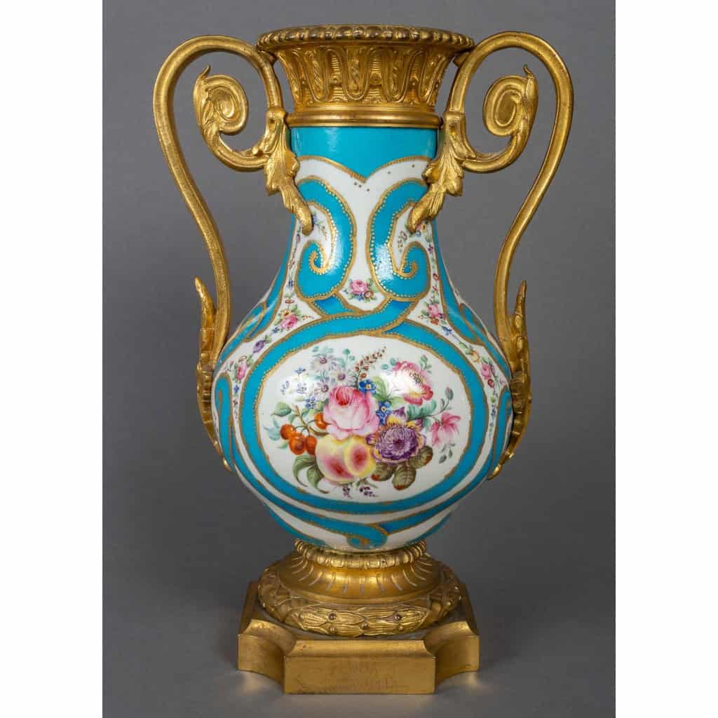 Vase style Sèvres, Louis XVI Vase style Sèvres, Louis XVI