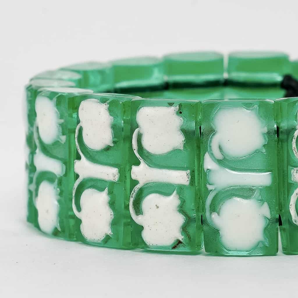 Bracelet "Muguet" verre vert émeraude émaillé blanc de René LALIQUE Bracelet "Muguet" verre vert émeraude émaillé blanc de René LALIQUE