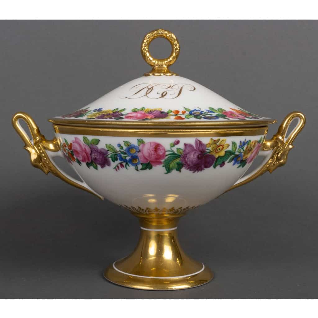 Drageoire en porcelaine de Paris, XIXème siècle Drageoire en porcelaine de Paris, XIXème siècle