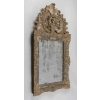 Époque Régence vers 1715-1723 Miroir à parecloses et à fronton en bois argenté Époque Régence vers 1715-1723 Miroir à parecloses et à fronton en bois argenté