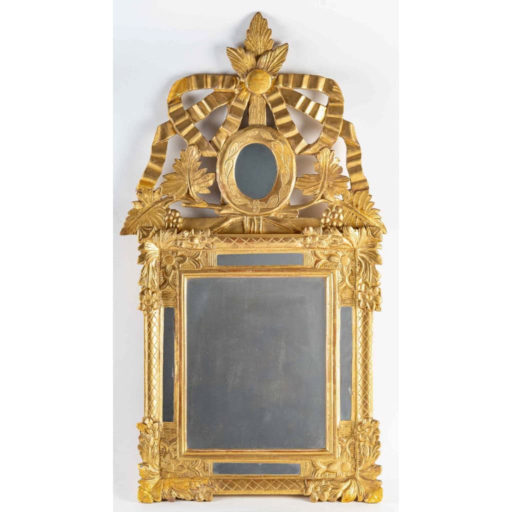 Petit miroir en bois doré à parecloses et fronton ajouré d’époque Louis XVI vers 1780 MLD Antiquités|MLD Antiquités|MLD Antiquités|MLD Antiquités|MLD Antiquités|MLD Antiquités|MLD Antiquités||