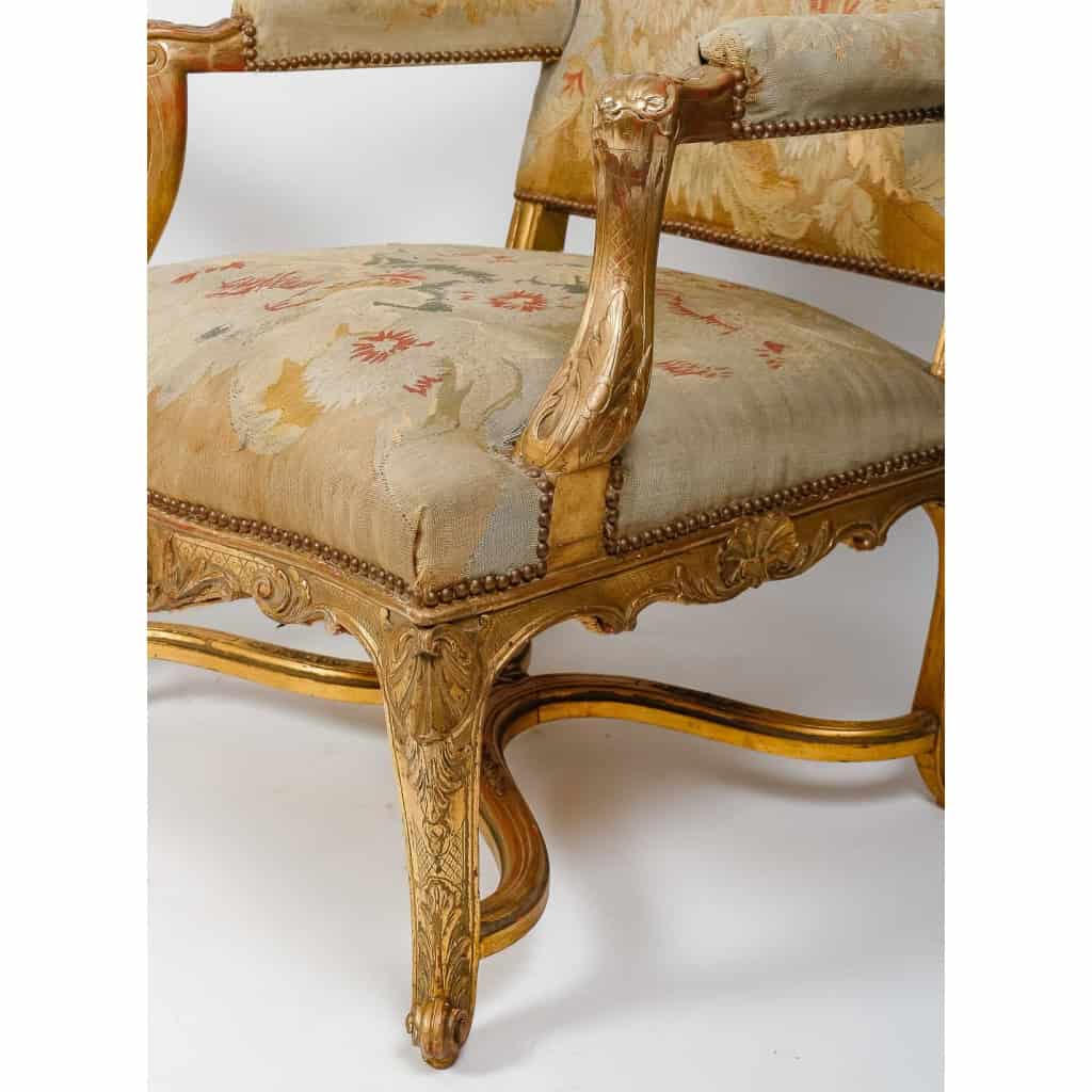 Une paire de fauteuils de style régence en bois doré fin XIXème siècle Une paire de fauteuils de style régence en bois doré fin XIXème siècle