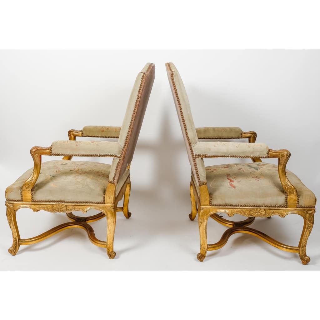 Une paire de fauteuils de style régence en bois doré fin XIXème siècle Une paire de fauteuils de style régence en bois doré fin XIXème siècle