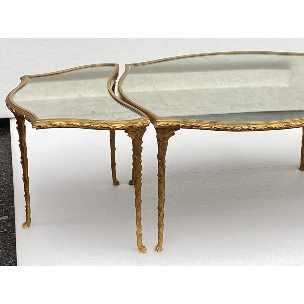 1970′ Table Tripartite Maison Charles Forme Arbaléte, Jansen Ou Baguès Décor Palmier en Bronze Doré avec Plateaux Miroirs Vieillis 1970′ Table Tripartite Maison Charles Forme Arbaléte, Jansen Ou Baguès Décor Palmier en Bronze Doré avec Plateaux Miroirs Vieillis