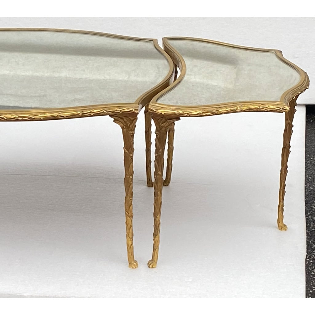 1970′ Table Tripartite Maison Charles Forme Arbaléte, Jansen Ou Baguès Décor Palmier en Bronze Doré avec Plateaux Miroirs Vieillis 1970′ Table Tripartite Maison Charles Forme Arbaléte, Jansen Ou Baguès Décor Palmier en Bronze Doré avec Plateaux Miroirs Vieillis