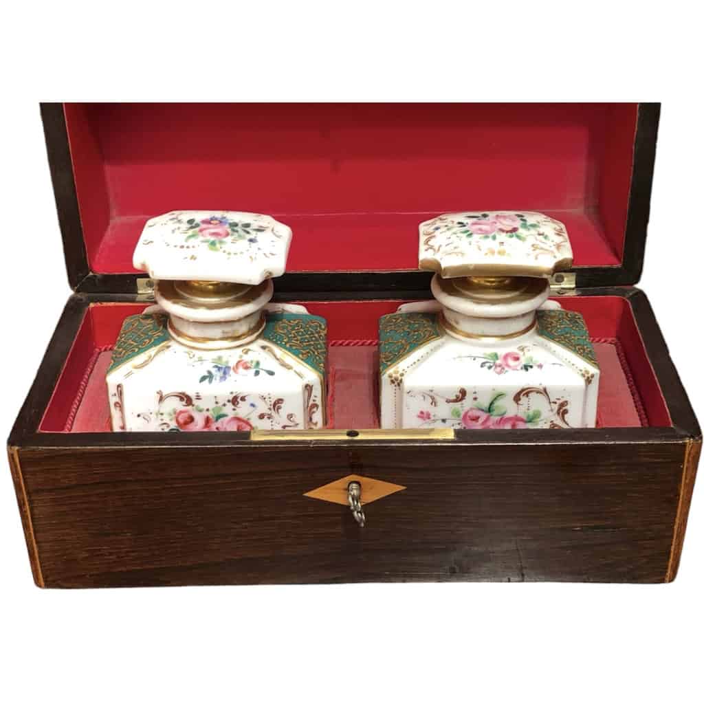 Boite à thé 19è siècle époque Louis Philippe palissandre citronnier deux flacons porcelaine Boite à thé 19è siècle époque Louis Philippe palissandre citronnier deux flacons porcelaine