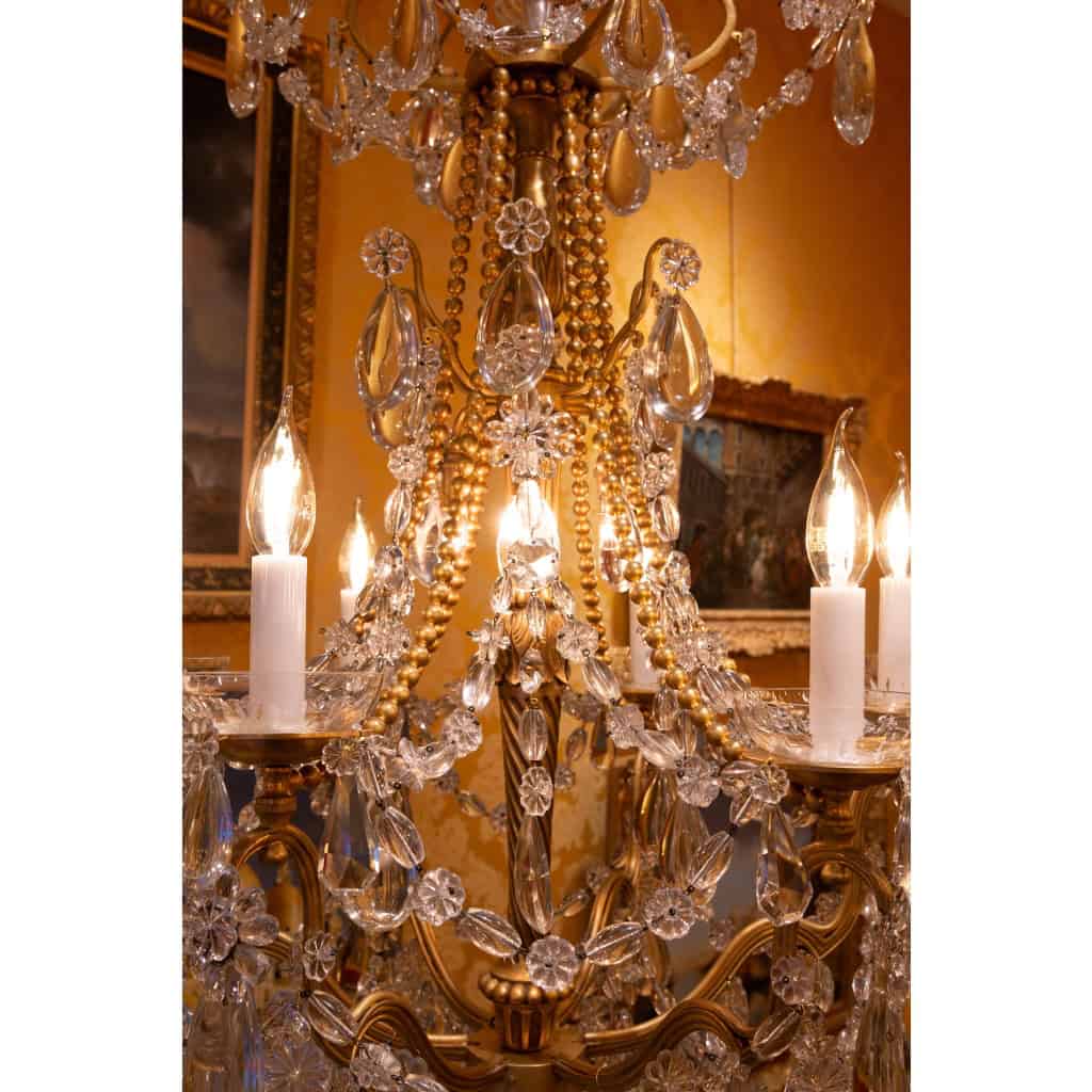 Lustre de style Louis XVI en bois et bronze doré à décor de cristal taillé vers 1880 Lustre de style Louis XVI en bois et bronze doré à décor de cristal taillé vers 1880