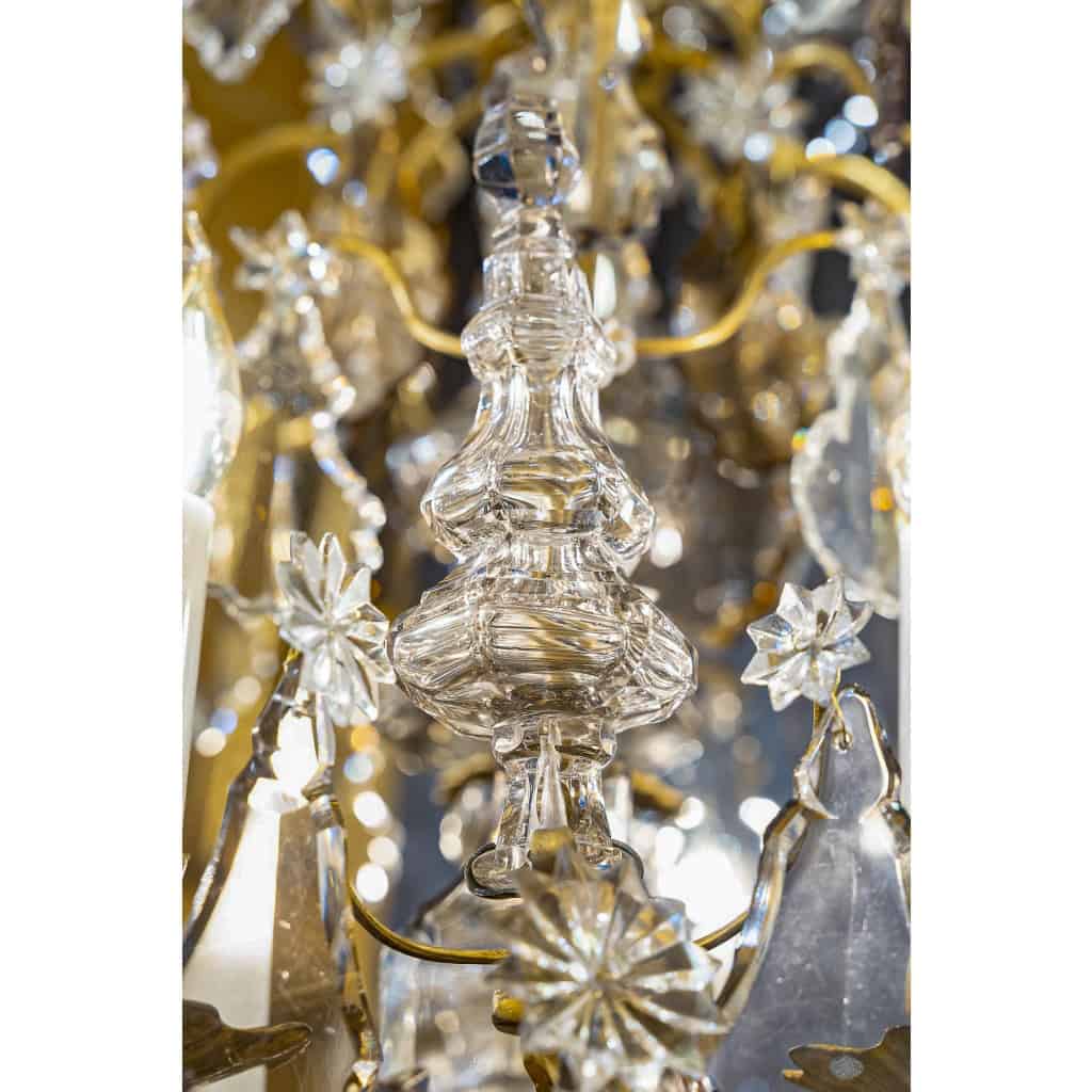 Lustre d’époque Louis XV en bronze doré à décor de poignards et plaquettes en cristal taillé vers 1760 Lustre d’époque Louis XV en bronze doré à décor de poignards et plaquettes en cristal taillé vers 1760