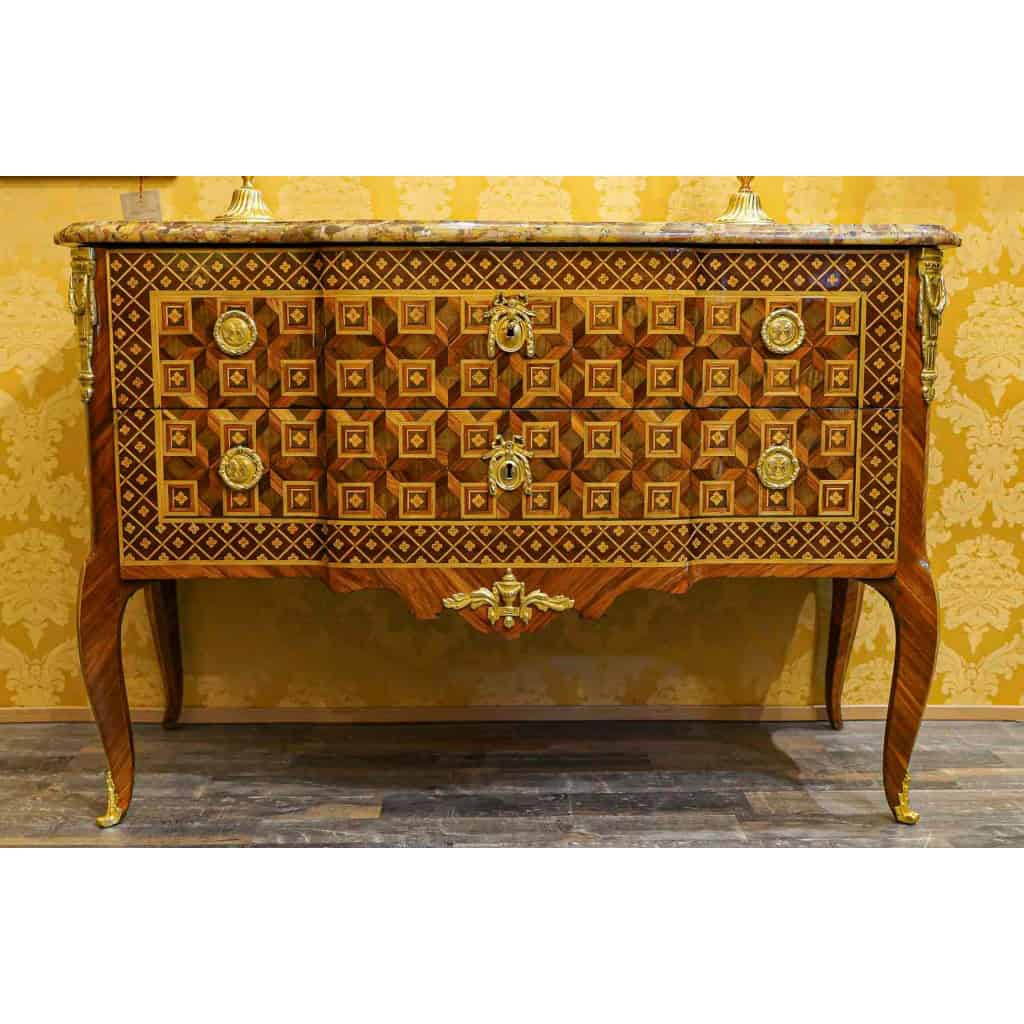 Léonard Boudin Maître en 1761 Commode en marqueterie de cubes sans fonds époque Transition vers 1770 Léonard Boudin Maître en 1761 Commode en marqueterie de cubes sans fonds époque Transition vers 1770