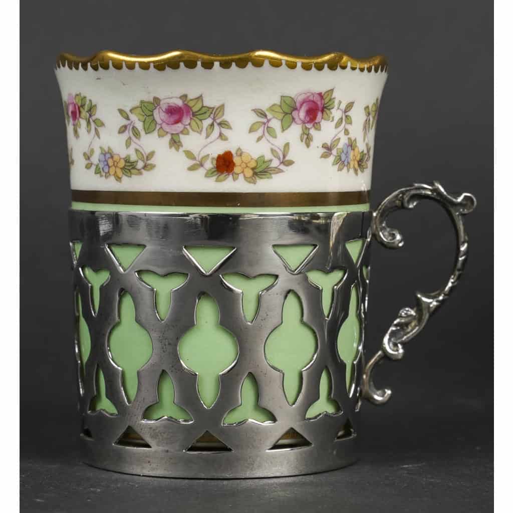 Ensemble de tasses en porcelaine et argent, Angleterre, AYNSLEY, XIXème siècle Ensemble de tasses en porcelaine et argent, Angleterre, AYNSLEY, XIXème siècle