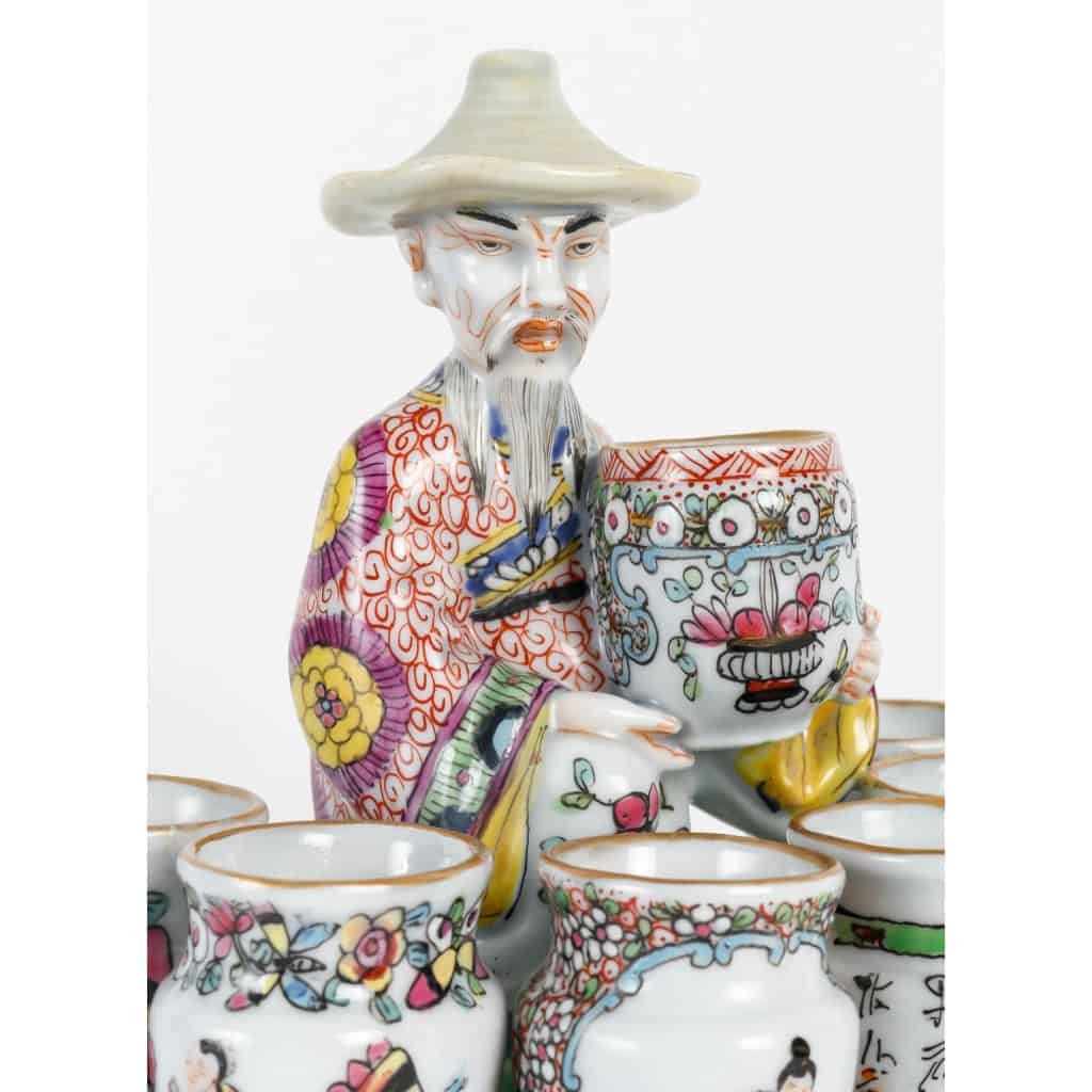 Boîte à épices en porcelaine à l'effigie d'un personnage chinois, Bayeux période J&S Langlois, fin du XIXe siècle Boîte à épices en porcelaine à l'effigie d'un personnage chinois, Bayeux période J&S Langlois, fin du XIXe siècle