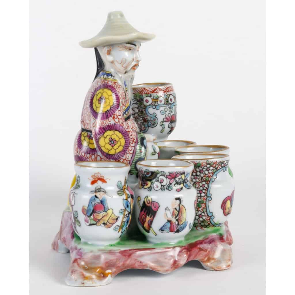 Boîte à épices en porcelaine à l'effigie d'un personnage chinois, Bayeux période J&S Langlois, fin du XIXe siècle Boîte à épices en porcelaine à l'effigie d'un personnage chinois, Bayeux période J&S Langlois, fin du XIXe siècle