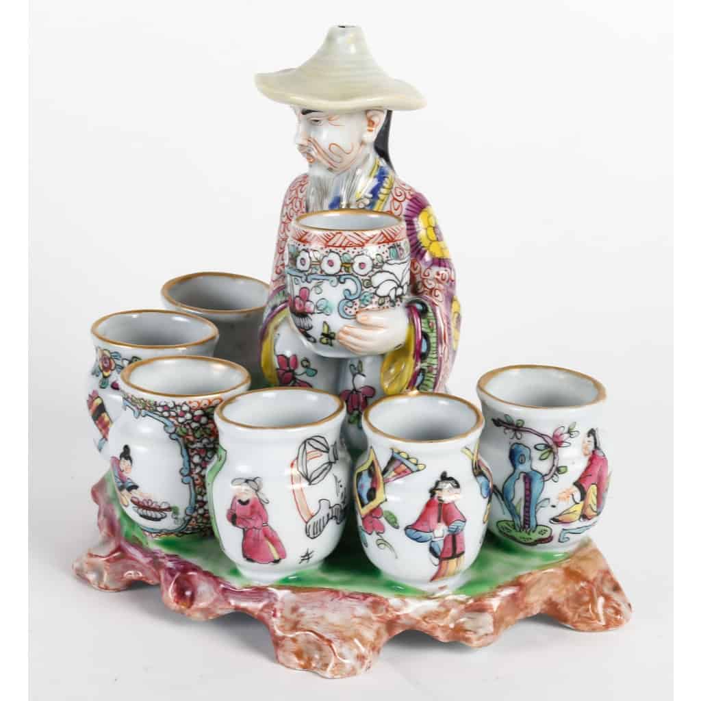 Boîte à épices en porcelaine à l'effigie d'un personnage chinois, Bayeux période J&S Langlois, fin du XIXe siècle Boîte à épices en porcelaine à l'effigie d'un personnage chinois, Bayeux période J&S Langlois, fin du XIXe siècle