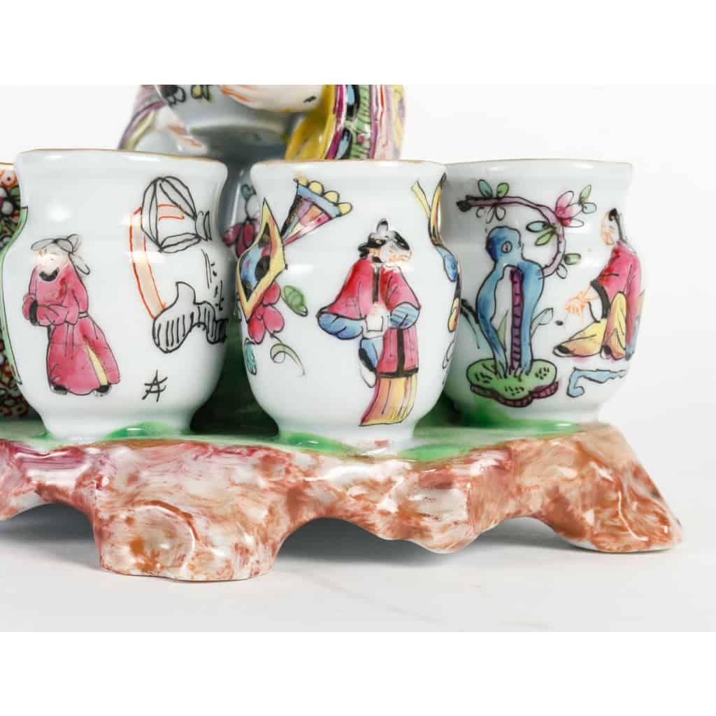 Boîte à épices en porcelaine à l'effigie d'un personnage chinois, Bayeux période J&S Langlois, fin du XIXe siècle Boîte à épices en porcelaine à l'effigie d'un personnage chinois, Bayeux période J&S Langlois, fin du XIXe siècle