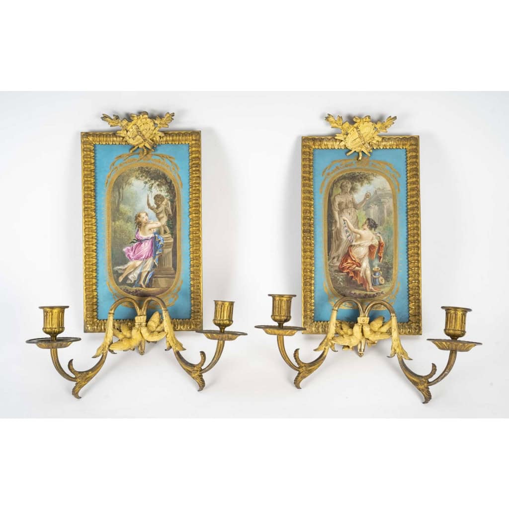 Pair d’appliquées en porcelaine de sevrés signé et monture en bronze doré et ciselé d’époque 19em siècle h:43cm |||||||||