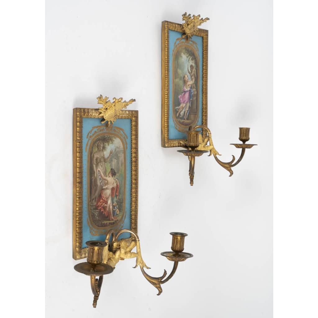 Pair d’appliquées en porcelaine de sevrés signé et monture en bronze doré et ciselé d’époque 19em siècle h:43cm Pair d’appliquées en porcelaine de sevrés signé et monture en bronze doré et ciselé d’époque 19em siècle h:43cm