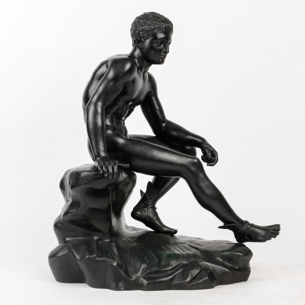 Bronze à patine sombre représentant le Dieu Hermès ou Mercure d’après l'Antique, Fonte De Naples, XIXe siècle circa 1880 Bronze à patine sombre représentant le Dieu Hermès ou Mercure d’après l'Antique, Fonte De Naples, XIXe siècle circa 1880