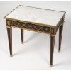 Une table basse de style Louis XVI, XXI siècle ||||||||