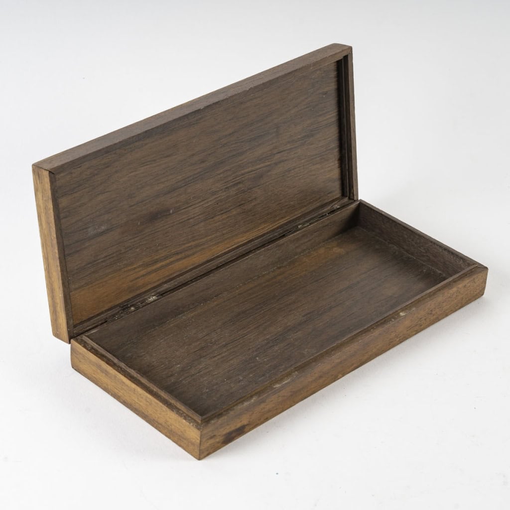 Boîte ou coffret sur âme de bois, à décor en argent émaillé, signé de l'artiste et orfèvre italien Ottaviani, circa 1960 Boîte ou coffret sur âme de bois, à décor en argent émaillé, signé de l'artiste et orfèvre italien Ottaviani, circa 1960