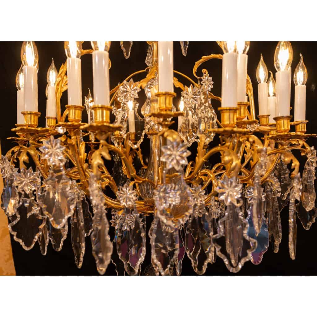 Lustre de la Maison Baccarat d’époque Napoléon III en bronze doré et décor de cristal taillé vers 1870 Lustre de la Maison Baccarat d’époque Napoléon III en bronze doré et décor de cristal taillé vers 1870