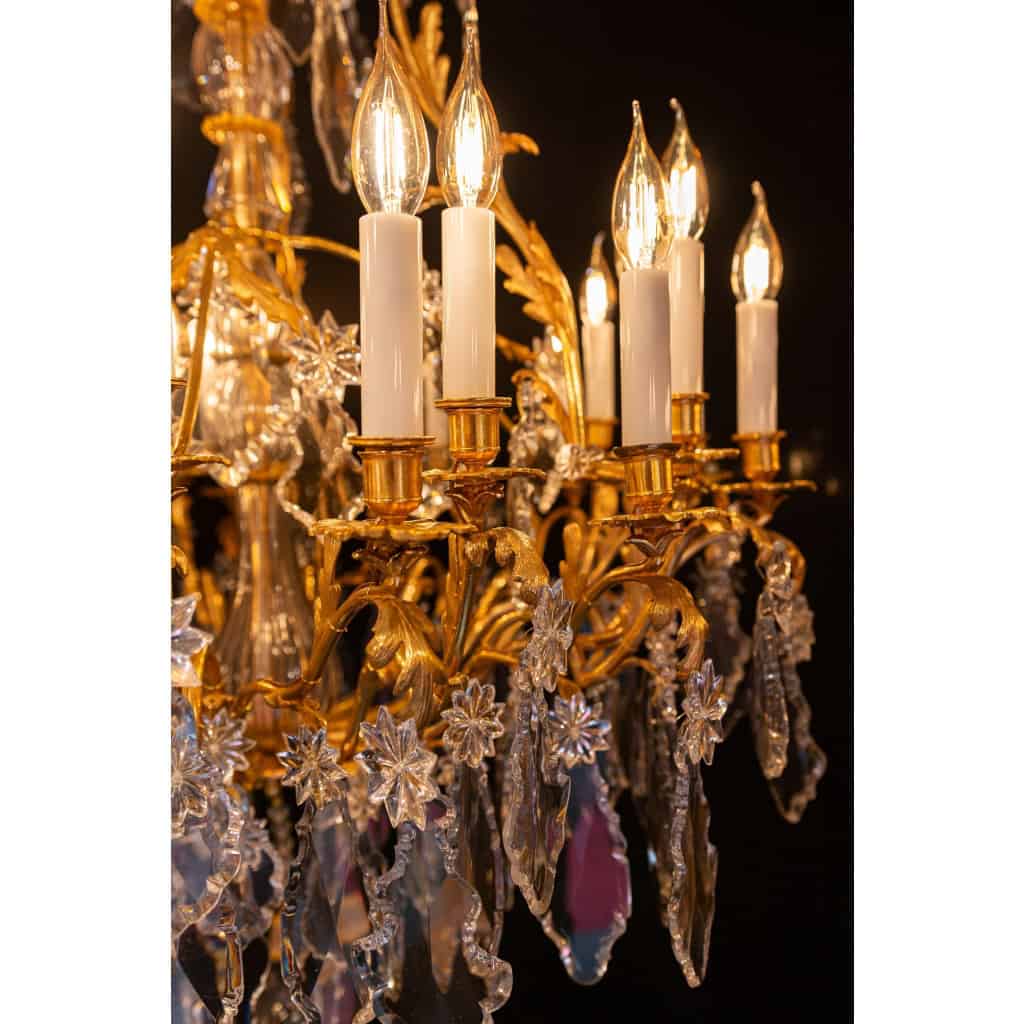 Lustre de la Maison Baccarat d’époque Napoléon III en bronze doré et décor de cristal taillé vers 1870 Lustre de la Maison Baccarat d’époque Napoléon III en bronze doré et décor de cristal taillé vers 1870