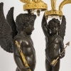 Paire de candélabres d’époque Empire en bronze à décor d’Amours ailés vers 1810-1815 Paire de candélabres d’époque Empire en bronze à décor d’Amours ailés vers 1810-1815