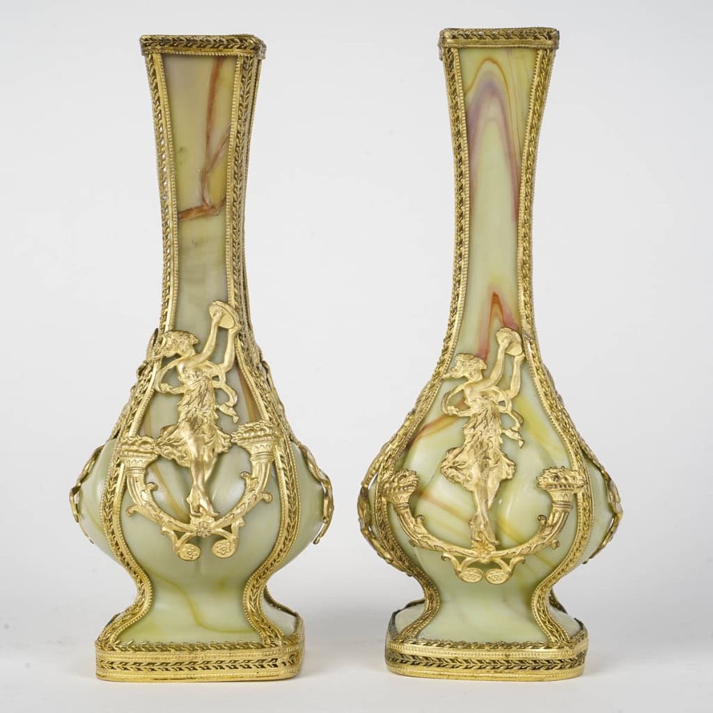 Une Paire De Petits Vases En Pâte De Verre Fin XIXè Siècle Une Paire De Petits Vases En Pâte De Verre Fin XIXè Siècle