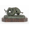 Sculpture en bronze de deux chiens jouant sur socle en marbre, XIXème siècle, époque Napoléon III. Sculpture en bronze de deux chiens jouant sur socle en marbre, XIXème siècle, époque Napoléon III.