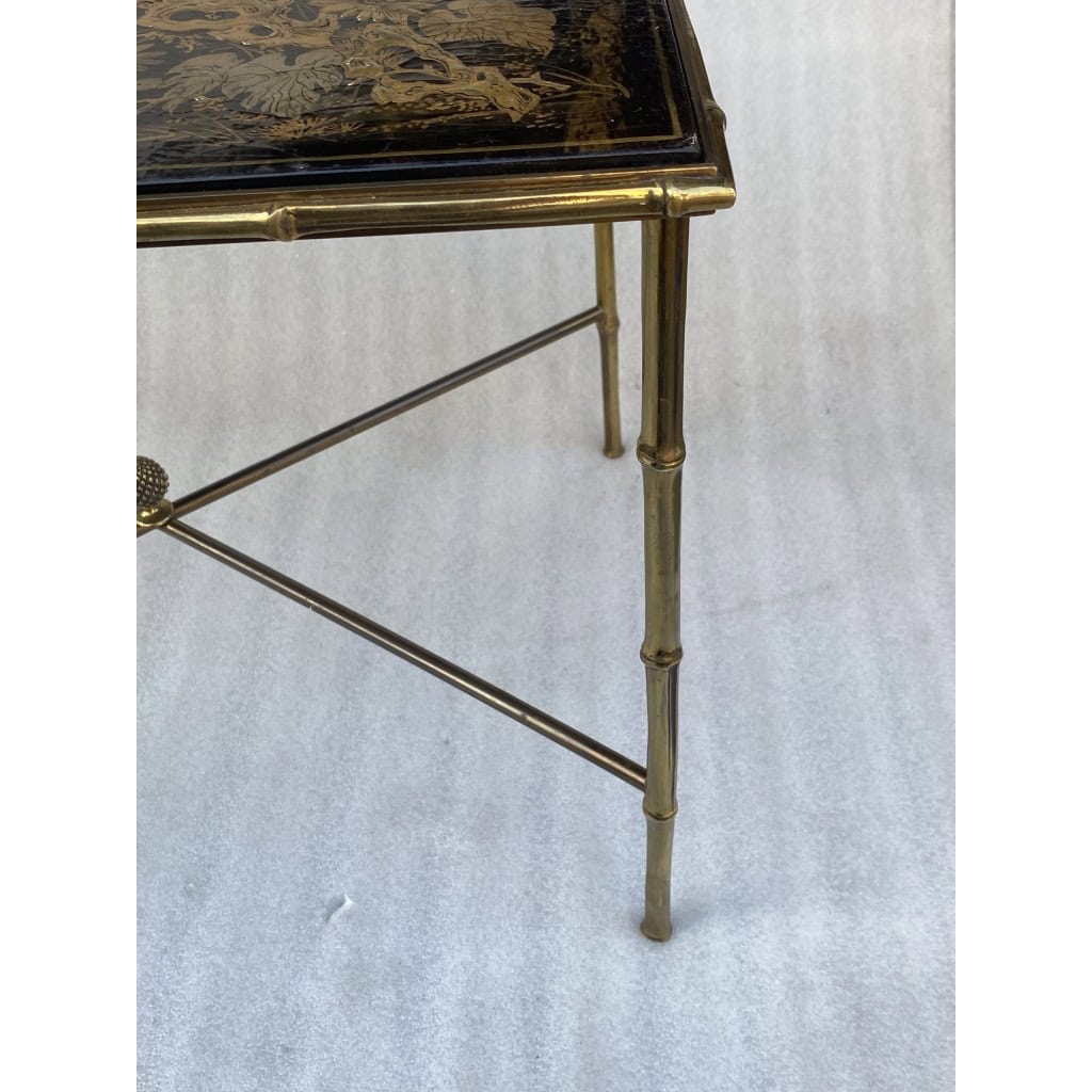 1950′ Table Maison Baguès Ou Maison Jansen Décor Bambou en Bronze Doré Avec Plateau Laque de Chine Aux Oiseaux Et Fleurs 1950′ Table Maison Baguès Ou Maison Jansen Décor Bambou en Bronze Doré Avec Plateau Laque de Chine Aux Oiseaux Et Fleurs