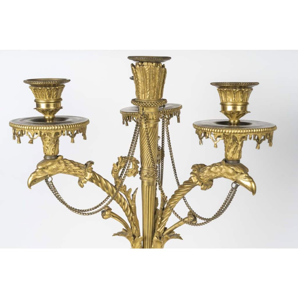 Pair de chandelier attribué à François Remond 1775-1780 h:70cm en bronze doré et bien ciselé . Pair de chandelier attribué à François Remond 1775-1780 h:70cm en bronze doré et bien ciselé .