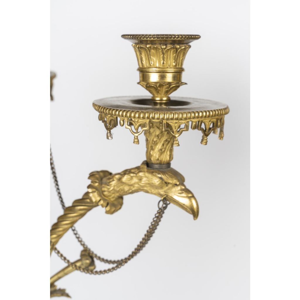 Pair de chandelier attribué à François Remond 1775-1780 h:70cm en bronze doré et bien ciselé . Pair de chandelier attribué à François Remond 1775-1780 h:70cm en bronze doré et bien ciselé .