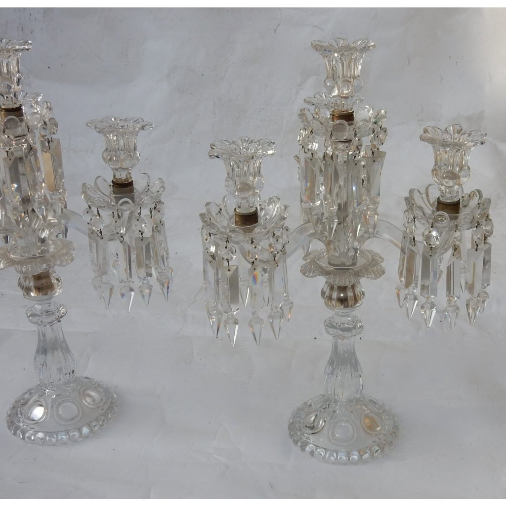 1950′ Paire de Chandeliers 3 Branches Socles Perlés Et Signés En Relief BACCARAT 1950′ Paire de Chandeliers 3 Branches Socles Perlés Et Signés En Relief BACCARAT