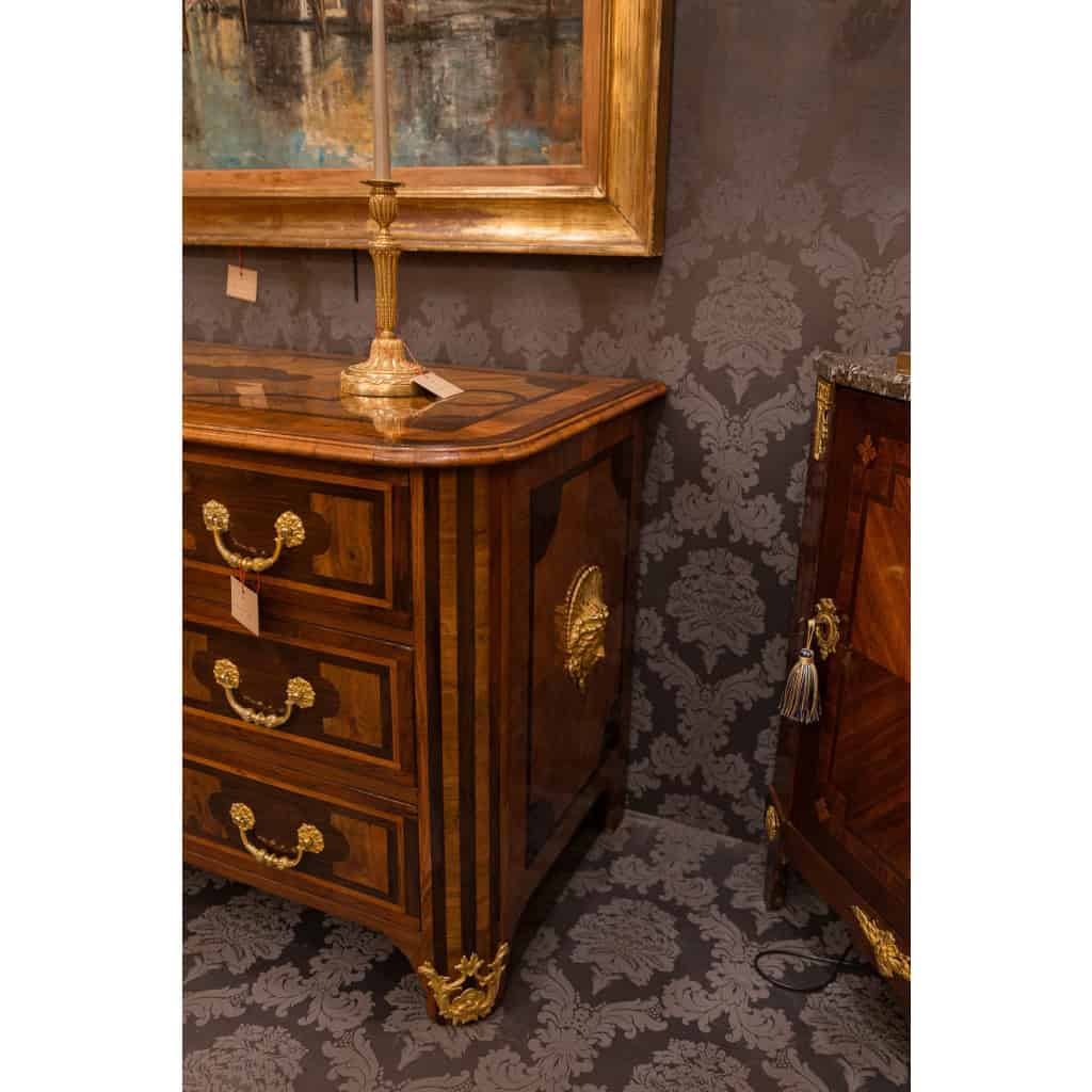 Commode du Dauphiné en bois de placages d' Olivier Palissandre Noyer et Prunier époque Louis XIV vers 1700 Commode du Dauphiné en bois de placages d' Olivier Palissandre Noyer et Prunier époque Louis XIV vers 1700