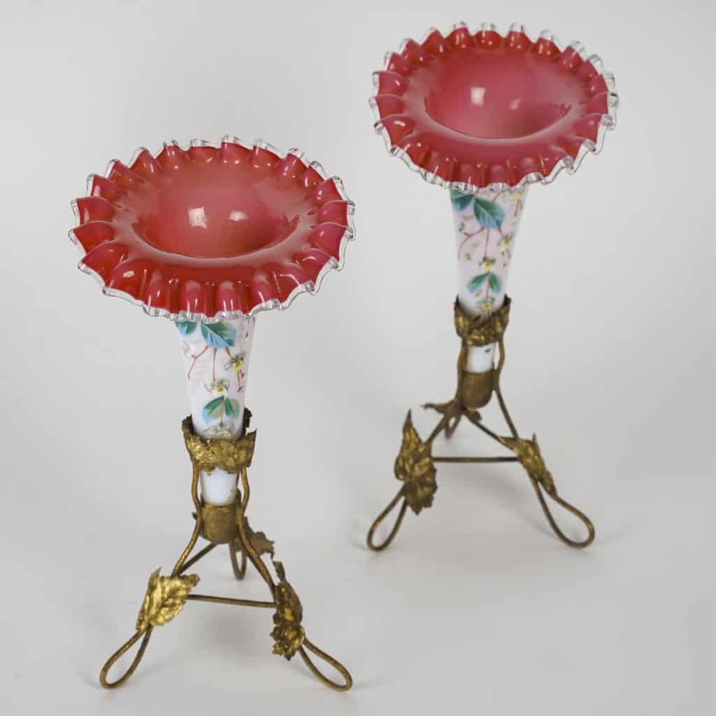 Une Paire De vases de forme Cornets En Opaline Fin XIXème Siècle Une Paire De vases de forme Cornets En Opaline Fin XIXème Siècle