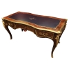 Bureau Plat signé Dissidi de Style Louis XV En Placage De Bois De Rose Et Bois De Violette ouvrant par trois tiroirs Bureau Plat signé Dissidi de Style Louis XV En Placage De Bois De Rose Et Bois De Violette ouvrant par trois tiroirs