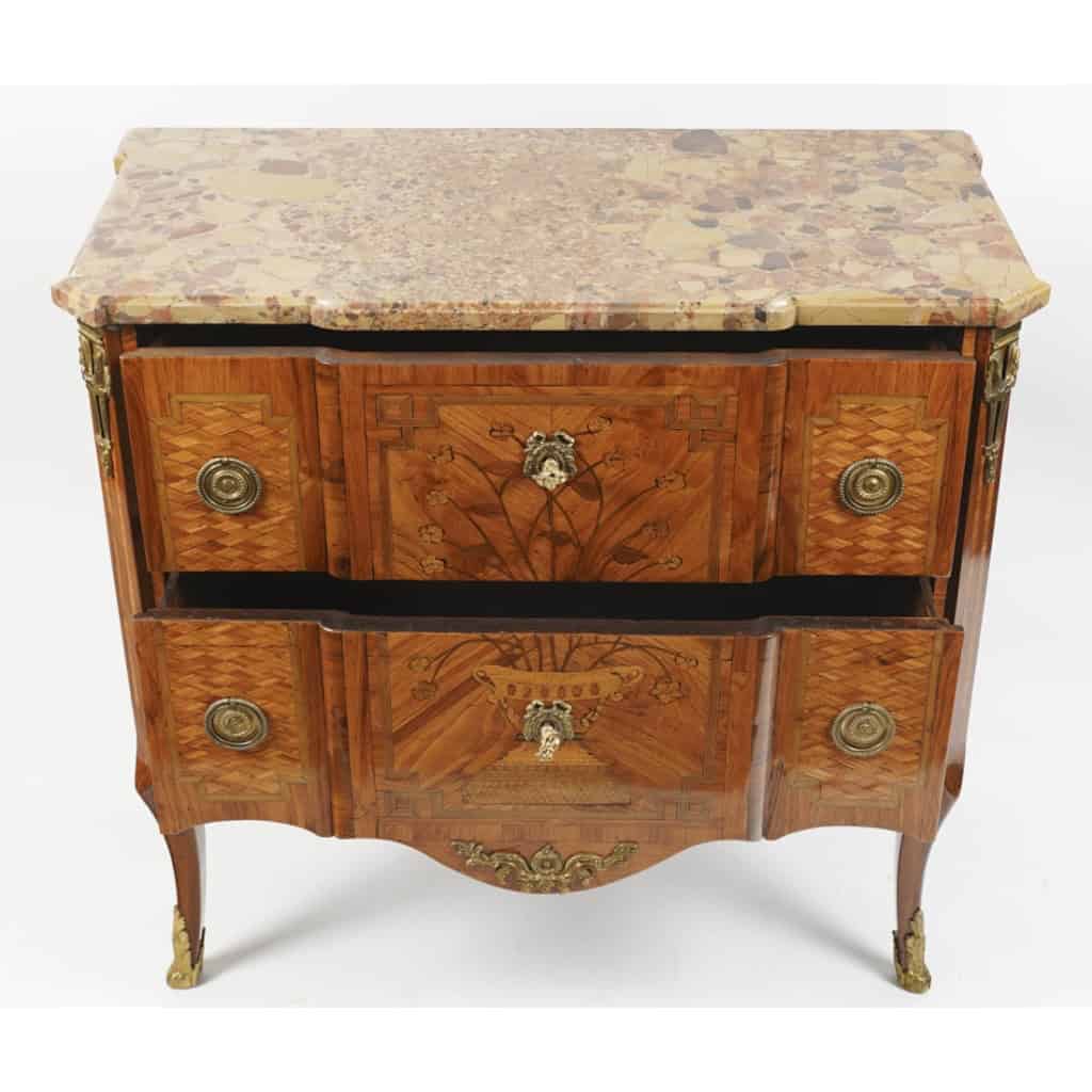 Commode de style Transition. Commode de style Transition.