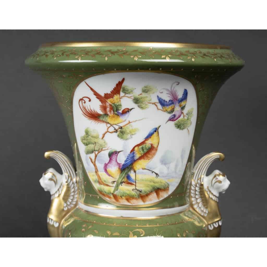 Le Tallec " Vase Médicis vert émeraude aux oiseaux de Sèvres " Le Tallec " Vase Médicis vert émeraude aux oiseaux de Sèvres "