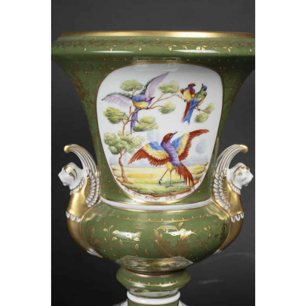 Le Tallec " Vase Médicis vert émeraude aux oiseaux de Sèvres " Le Tallec " Vase Médicis vert émeraude aux oiseaux de Sèvres "