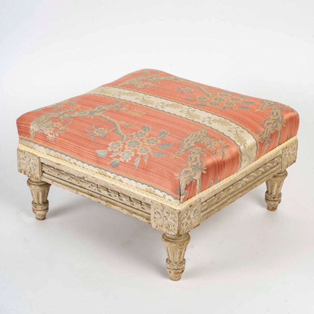 Tabouret repose-pieds carré en bois laqué de style Louis XVI vers 1880 MLD Antiquités|MLD Antiquités|MLD Antiquités|MLD Antiquités|MLD Antiquités|MLD Antiquités|MLD Antiquités||