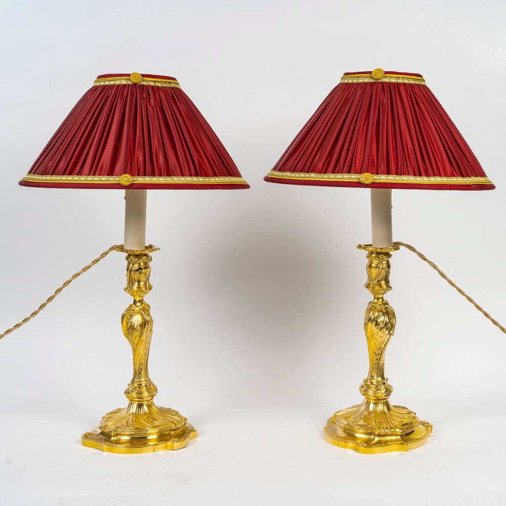 Paire de flambeaux Rocaille montée en lampes en bronze ciselé et doré dans le style Louis XV vers 1850 MLD Antiquités|MLD Antiquités|MLD Antiquités|MLD Antiquités|MLD Antiquités|MLD Antiquités|MLD Antiquités|MLD Antiquités||