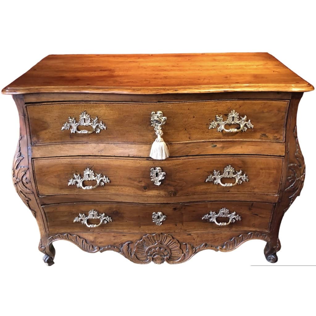 Commode XVIIIè siècle du Quercy d’époque Louis XV en noyer ouvrant par 3 tiroirs Commode XVIIIè siècle du Quercy d’époque Louis XV en noyer ouvrant par 3 tiroirs