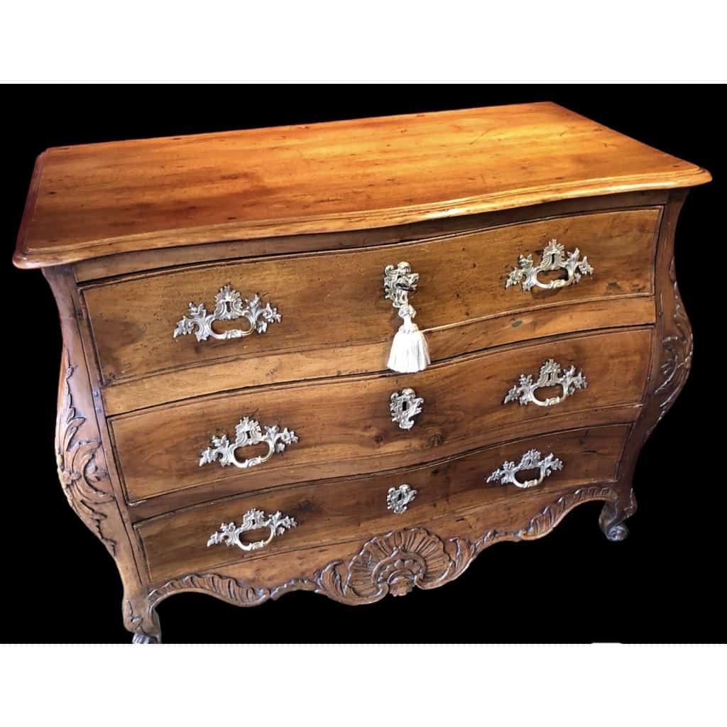 Commode XVIIIè siècle du Quercy d’époque Louis XV en noyer ouvrant par 3 tiroirs Commode XVIIIè siècle du Quercy d’époque Louis XV en noyer ouvrant par 3 tiroirs